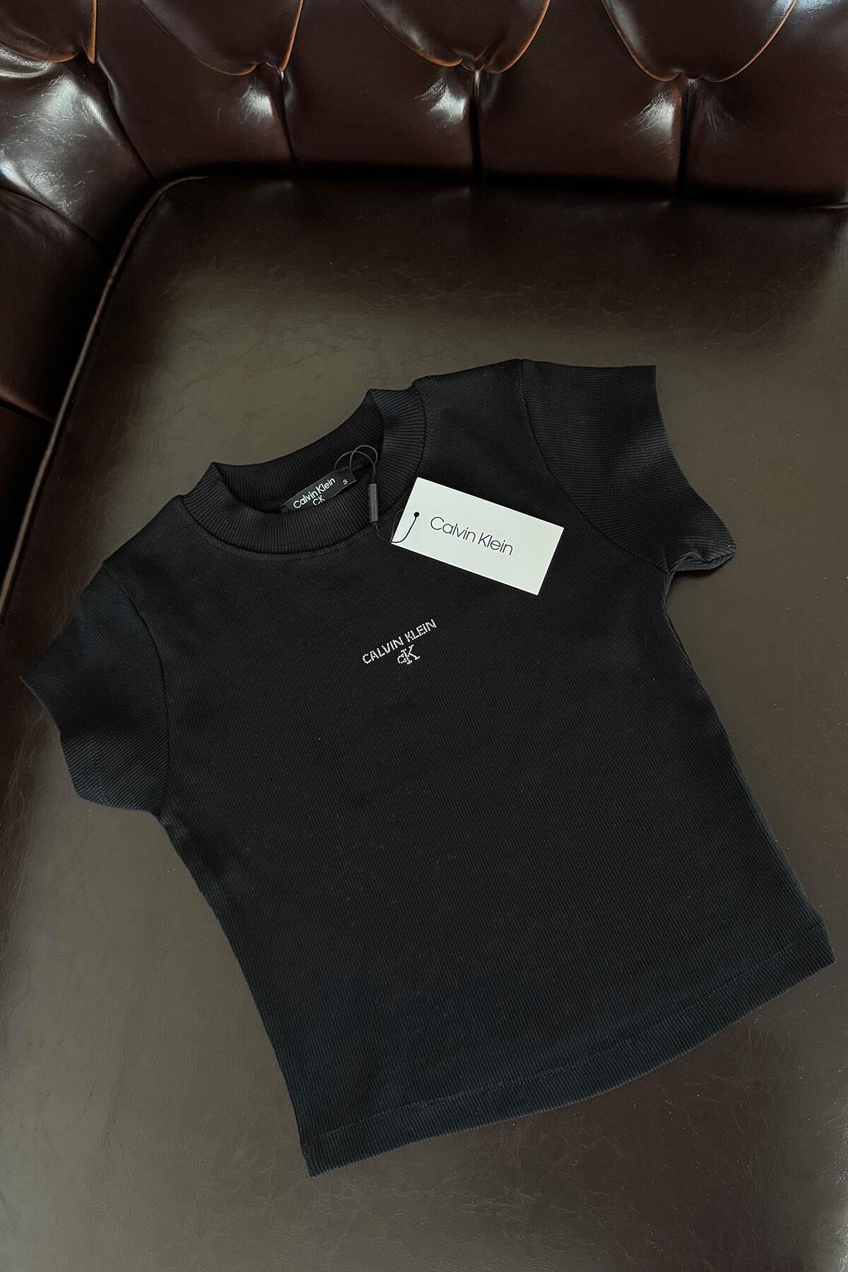 GÖĞÜSÜ TAŞLI MARKA KAŞKORSE T-SHIRT -SİYAH