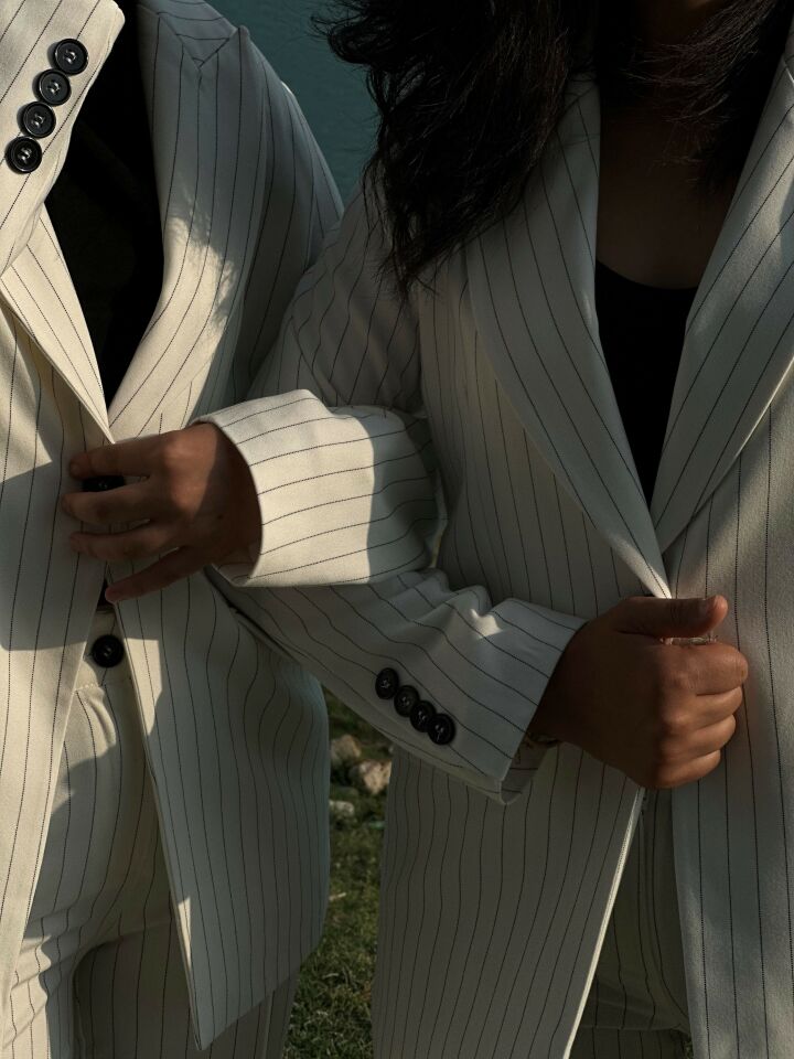 ÇİZGİLİ BLAZER PANTOLONLU TAKIM - BEYAZ