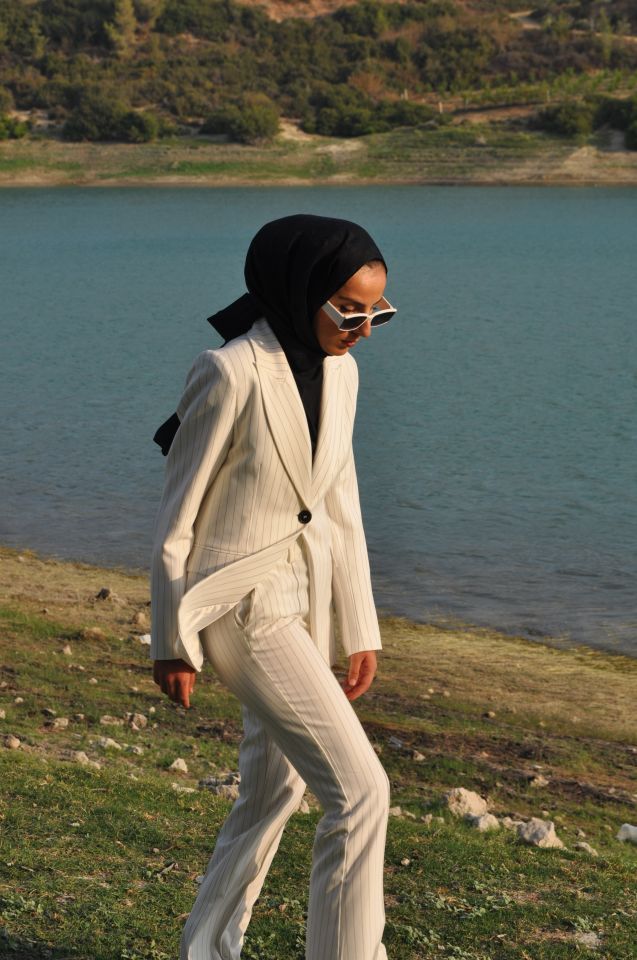 ÇİZGİLİ BLAZER PANTOLONLU TAKIM - BEYAZ