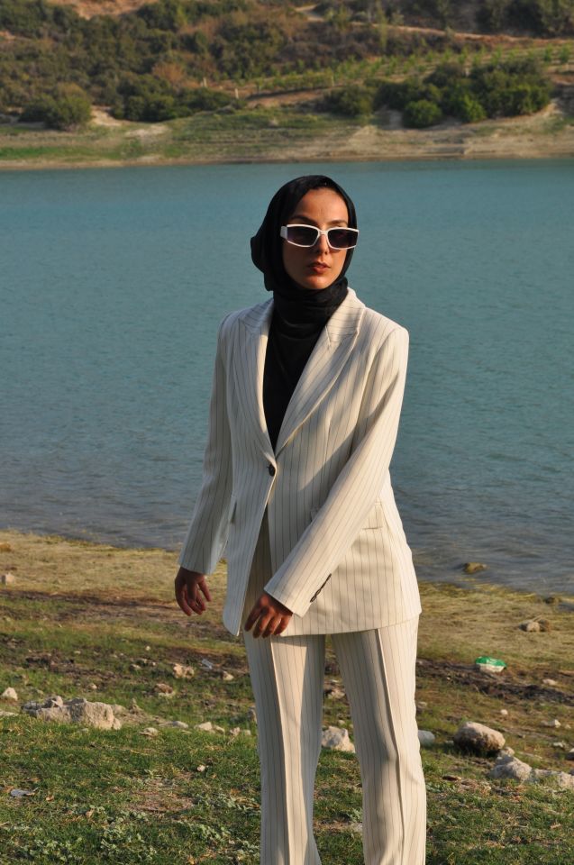 ÇİZGİLİ BLAZER PANTOLONLU TAKIM - BEYAZ
