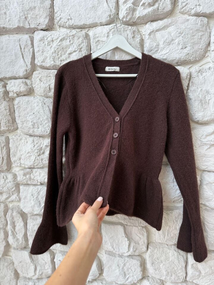 V YAKA VOLANLI YUMOŞ HIRKA - KAHVERENGİ