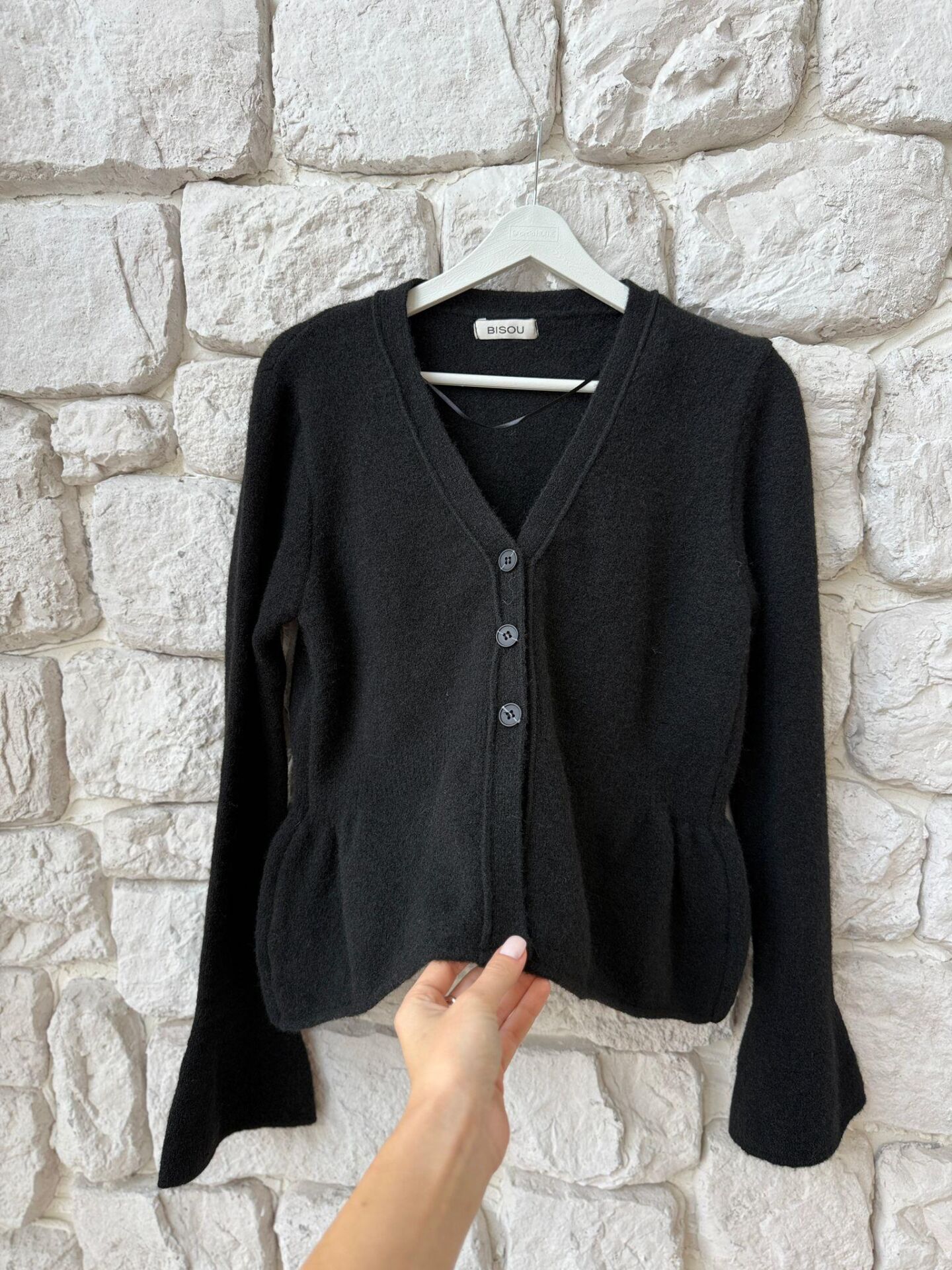 V YAKA VOLANLI YUMOŞ HIRKA - SİYAH