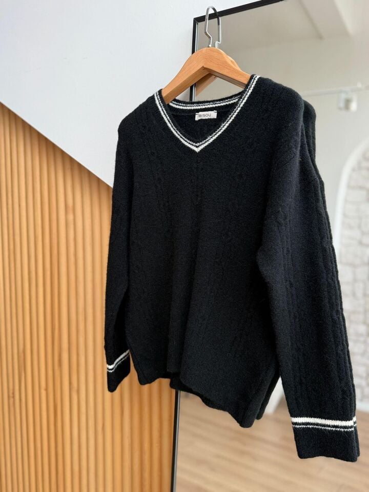 BİYELİ V YAKA DOKULU KAZAK - SİYAH