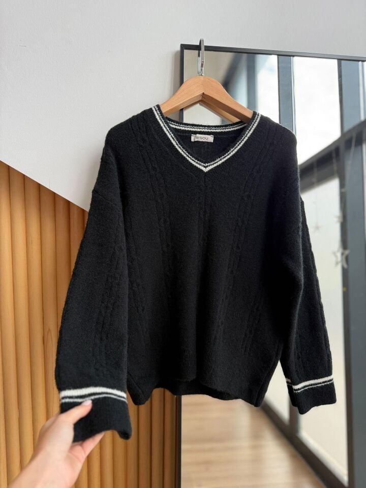 BİYELİ V YAKA DOKULU  KAZAK - SİYAH