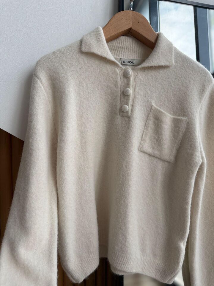 KAPLAMA DÜĞME DETAYLI POLO YAKA KAZAK - EKRU