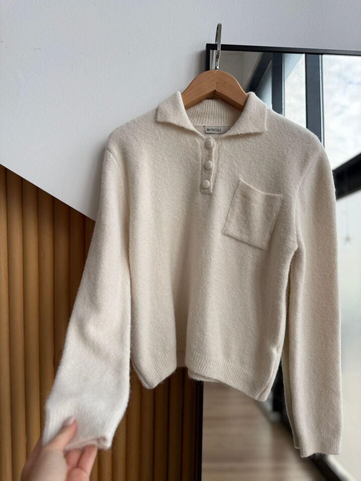 KAPLAMA DÜĞME DETAYLI POLO YAKA KAZAK - EKRU