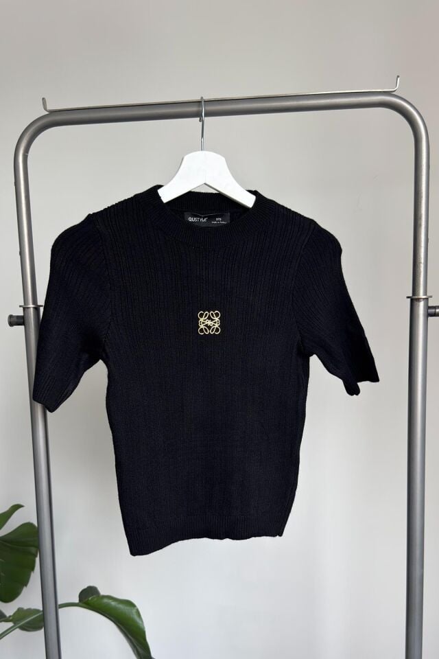 GOLD BROŞ DETAY KISA KOL TRİKO KAZAK - SİYAH