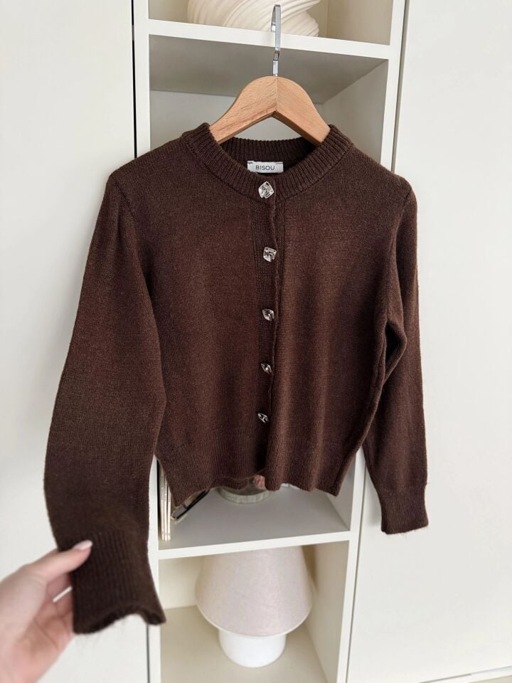 METAL DÜĞMELİ HIRKA - KAHVERENGİ