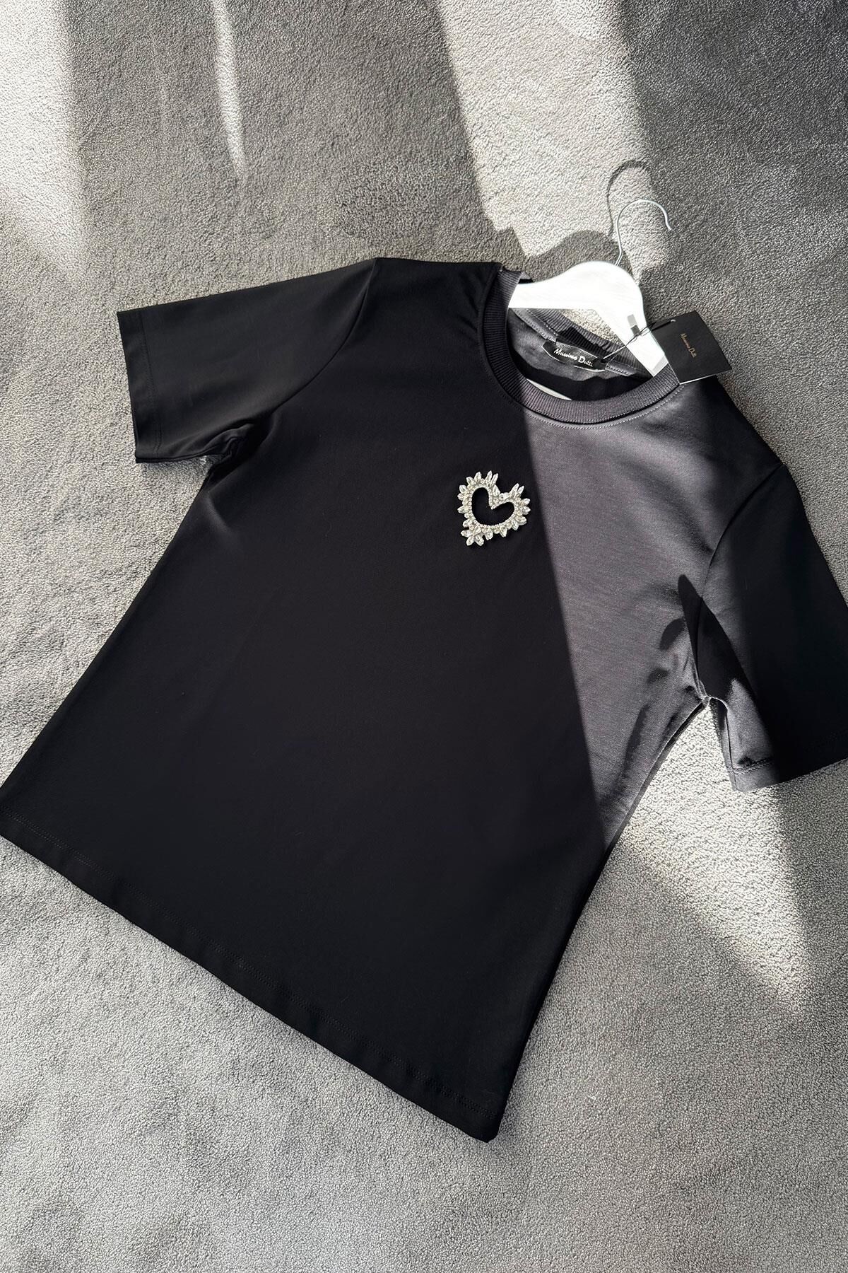 ORJ TAŞLI KALP MOTİFLİ T-SHIRT - SİYAH