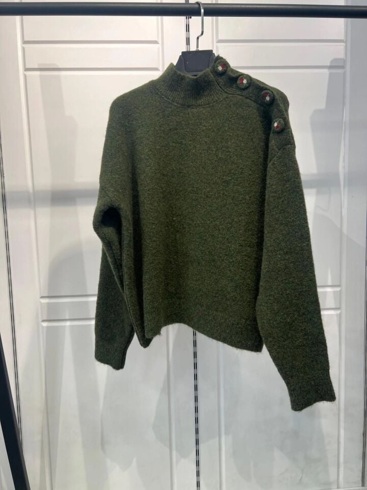 NAKIŞLI KAPLAMA DÜĞMELİ KAZAK  - HAKİ