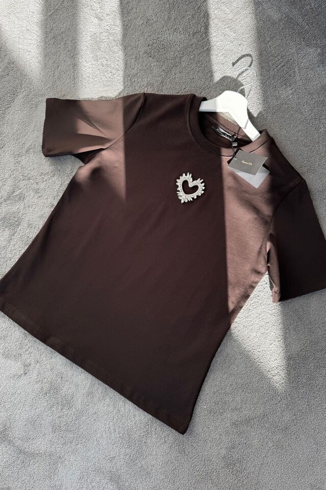 ORJ TAŞLI KALP MOTİFLİ T-SHIRT - KAHVERENGİ