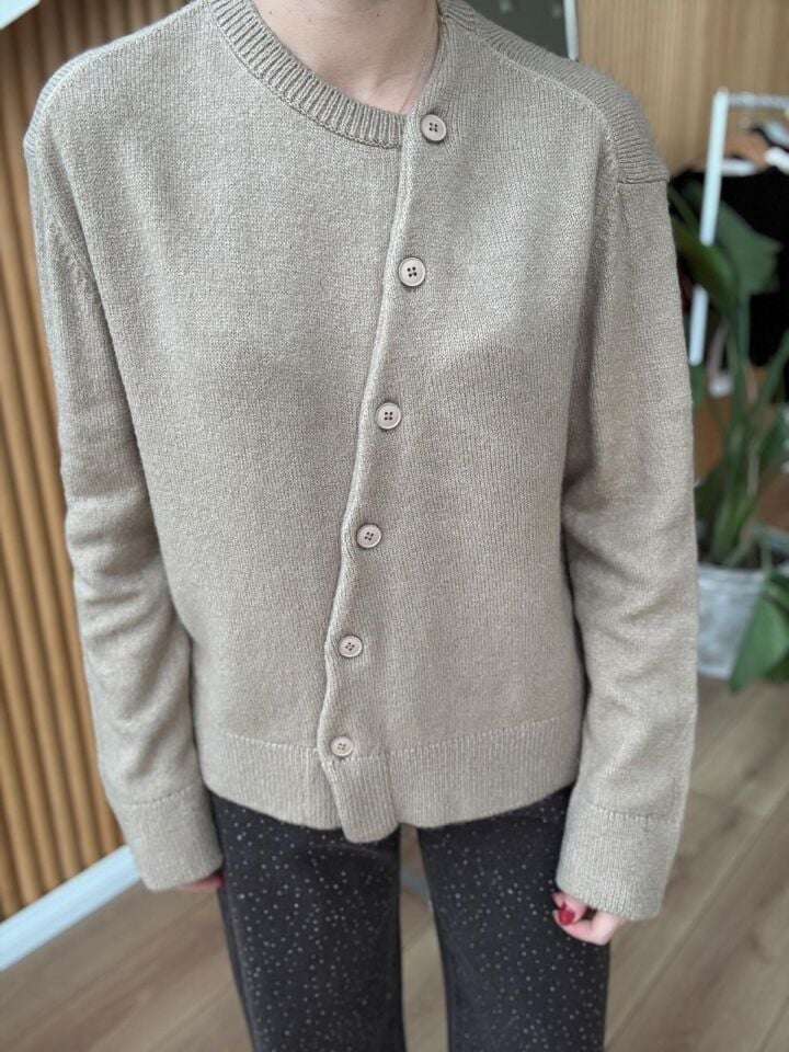 ÇAPRAZ DÜĞMELİ HIRKA - VİZON