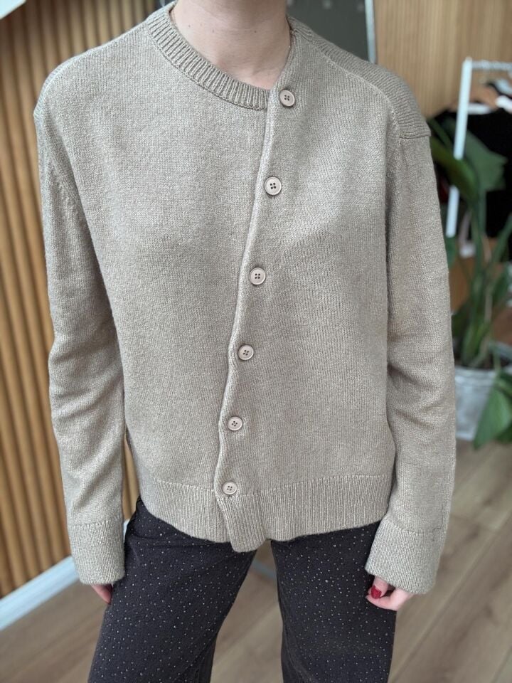 ÇAPRAZ DÜĞMELİ HIRKA - VİZON