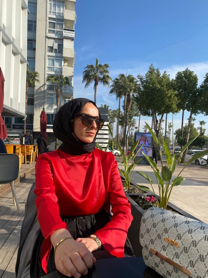 BOĞAZLI SATEN BLUZ - KIRMIZI