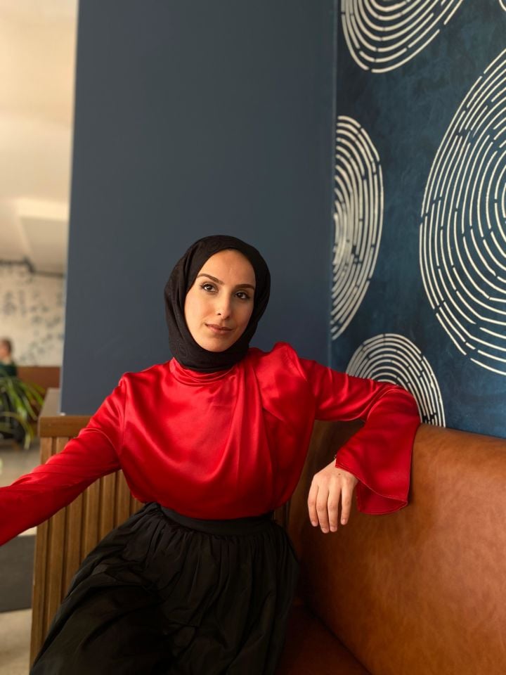 BOĞAZLI SATEN BLUZ - KIRMIZI