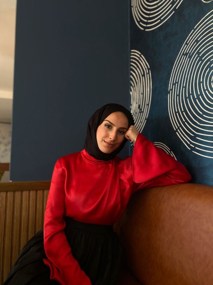 BOĞAZLI SATEN BLUZ - KIRMIZI