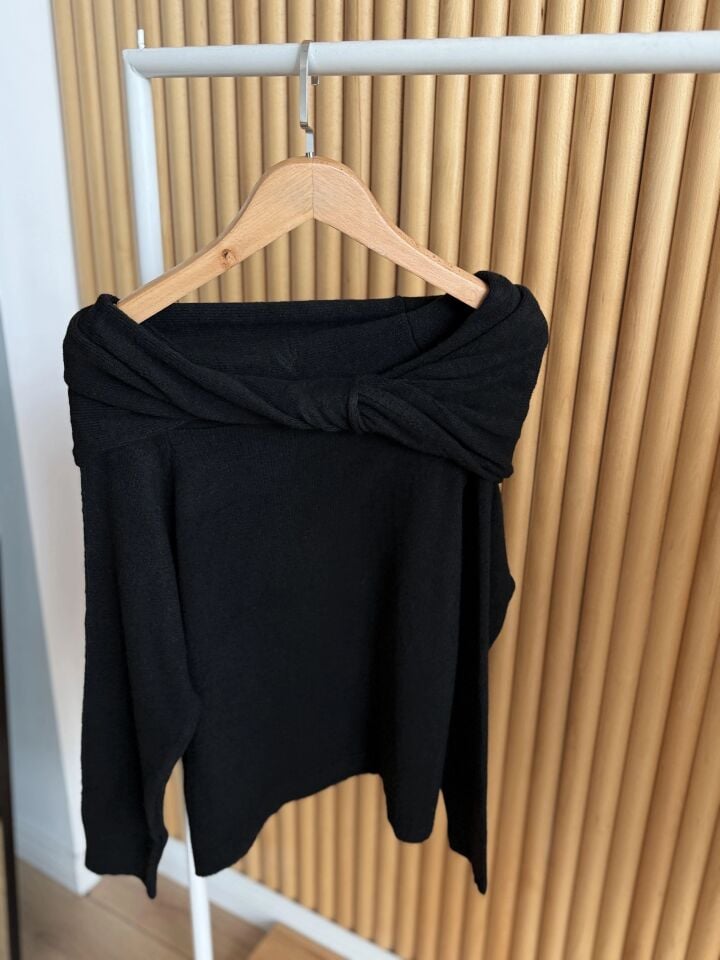 YAKADAN BAĞLAMA DETAY KAZAK - SİYAH