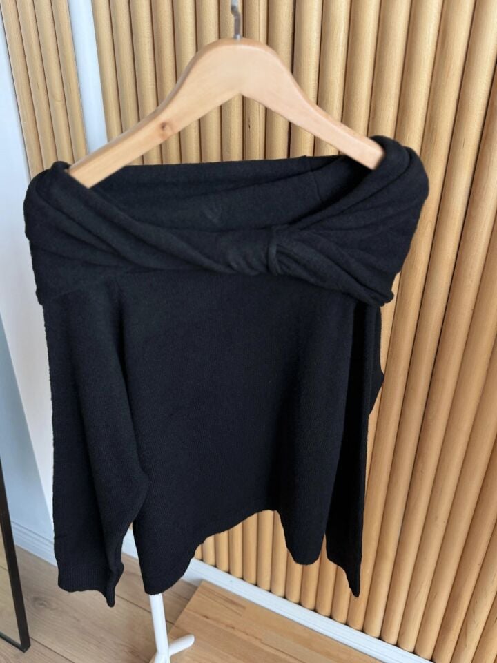 YAKADAN BAĞLAMA DETAY KAZAK - SİYAH