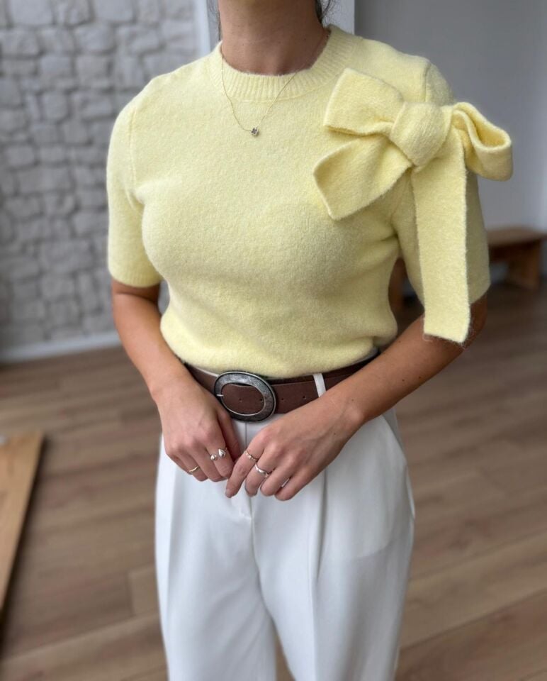 FİYONK DETAYLI YUMOŞ TRİKO KAZAK - SARI