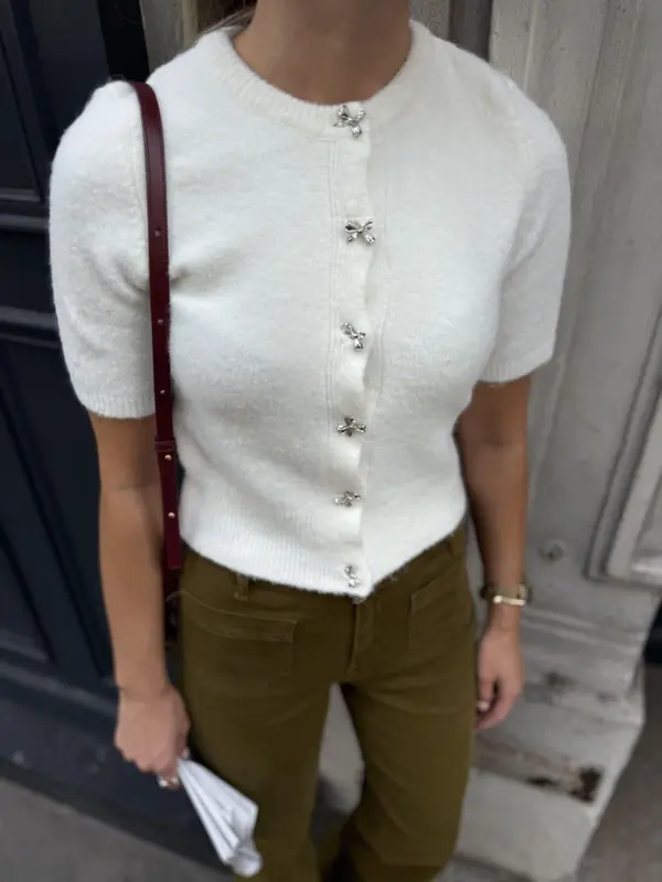 FİYONK DÜĞMELİ TRİKO HIRKA - BEYAZ