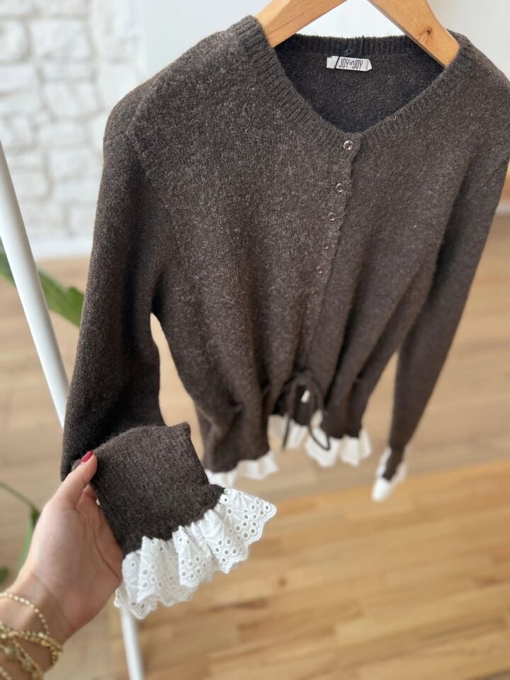 BELİ BÜZGÜLÜ FİSTOLU TRİKO - KAHVRENGİ