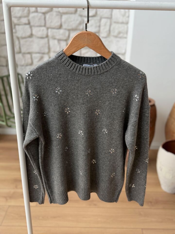 ÇİÇEK TAŞLI TRİKO KAZAK - GRİ