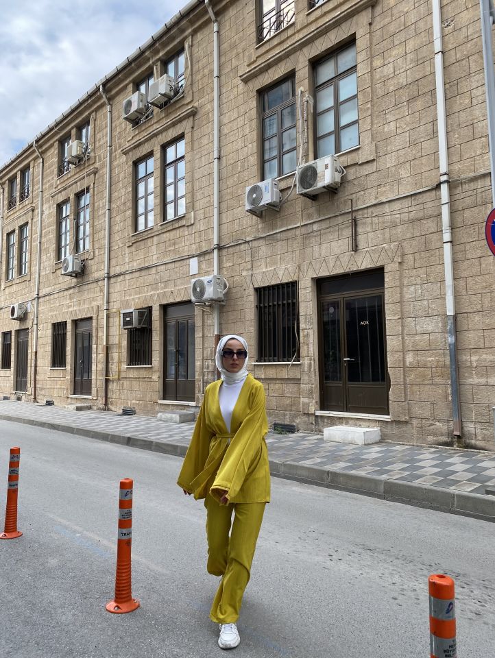 SARI KİMONOLU TAKIM
