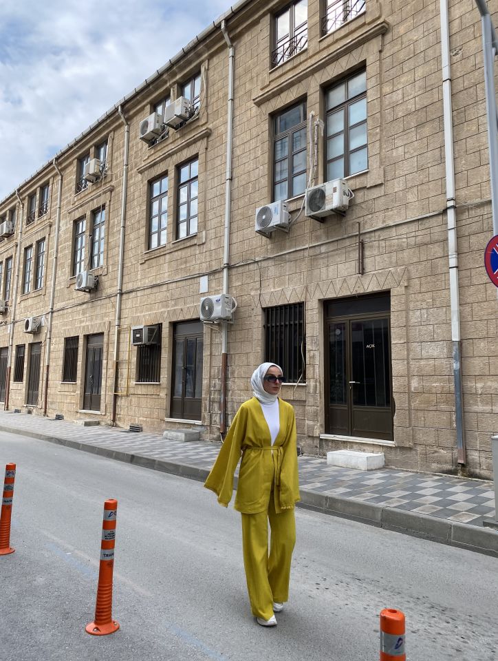 SARI KİMONOLU TAKIM