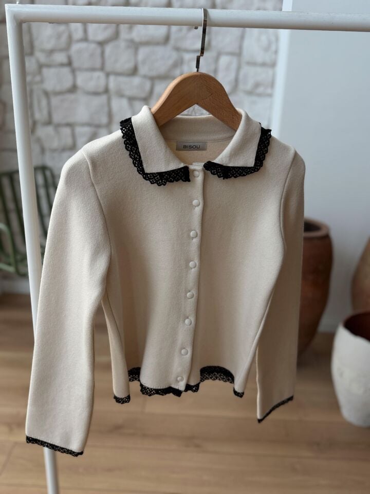 SİYAH FİSTOLU HIRKA - KREM RENGİ