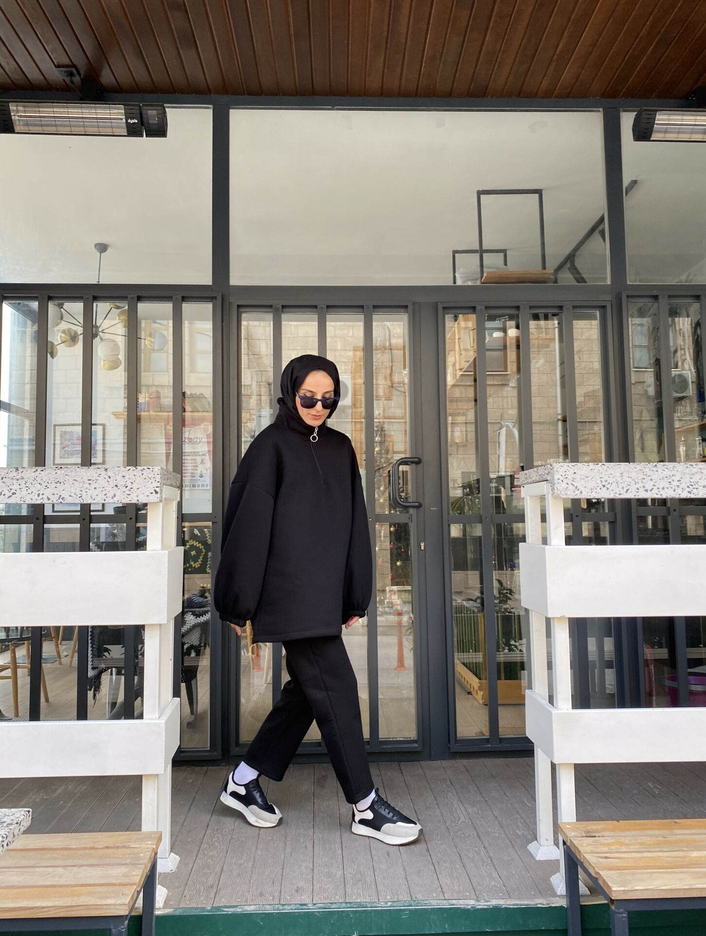 SİYAH YARIM FERMUARLI EŞOFMAN TAKIMI