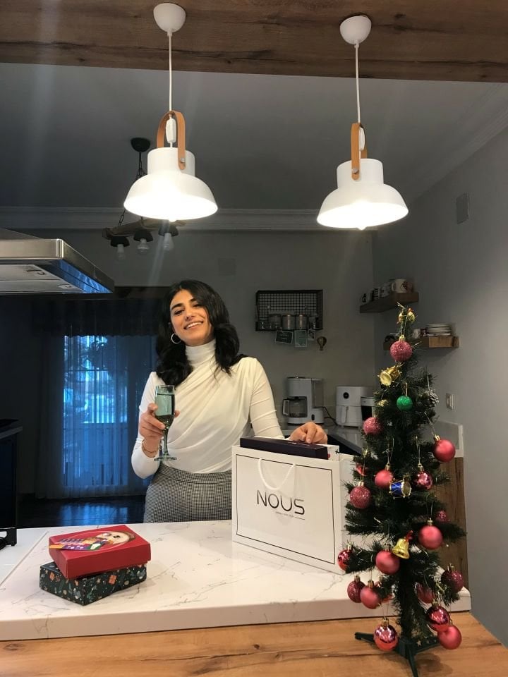BEYAZ BOĞAZLI TASARIM BLUZ