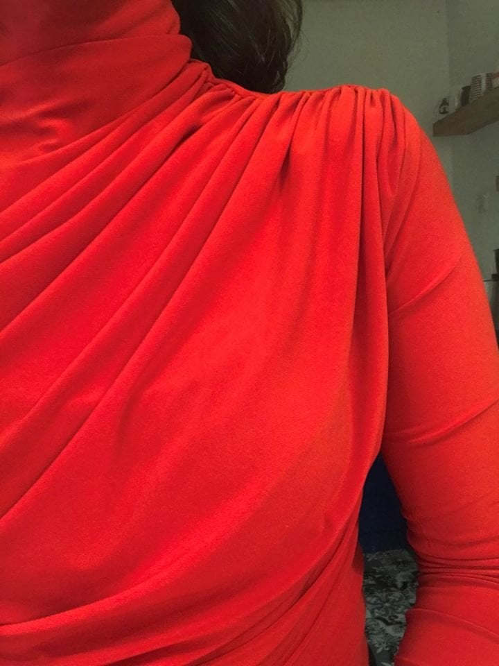 KIRMIZI BOĞAZLI TASARIM BLUZ