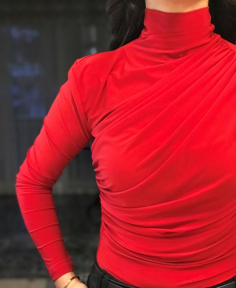 KIRMIZI BOĞAZLI TASARIM BLUZ