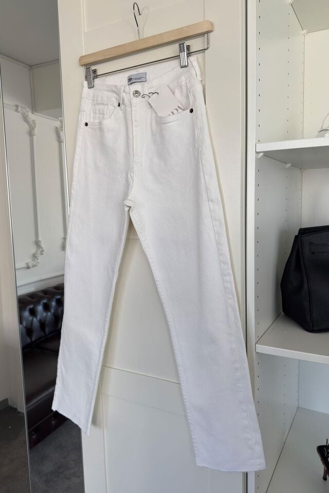 KESİK PAÇA BOYFIT JEAN - BEYAZ