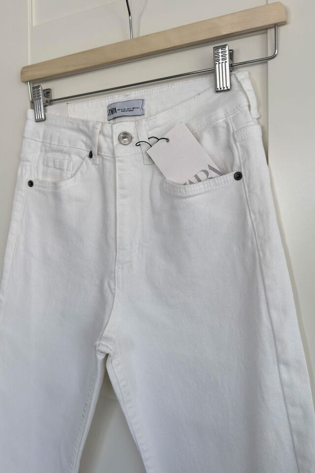 KESİK PAÇA BOYFIT JEAN - BEYAZ