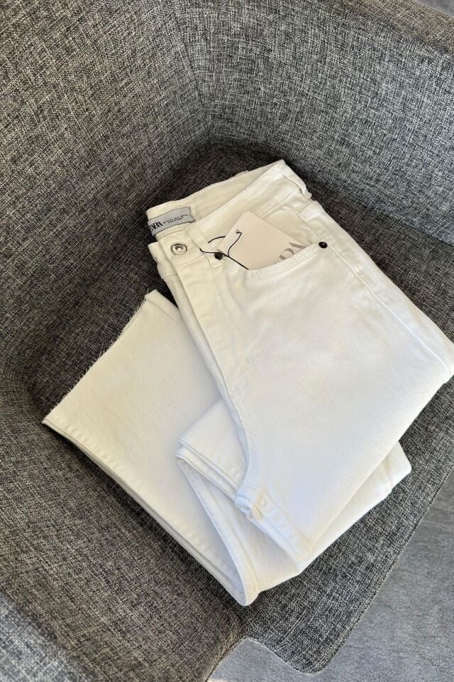 KESİK PAÇA BOYFIT JEAN - BEYAZ