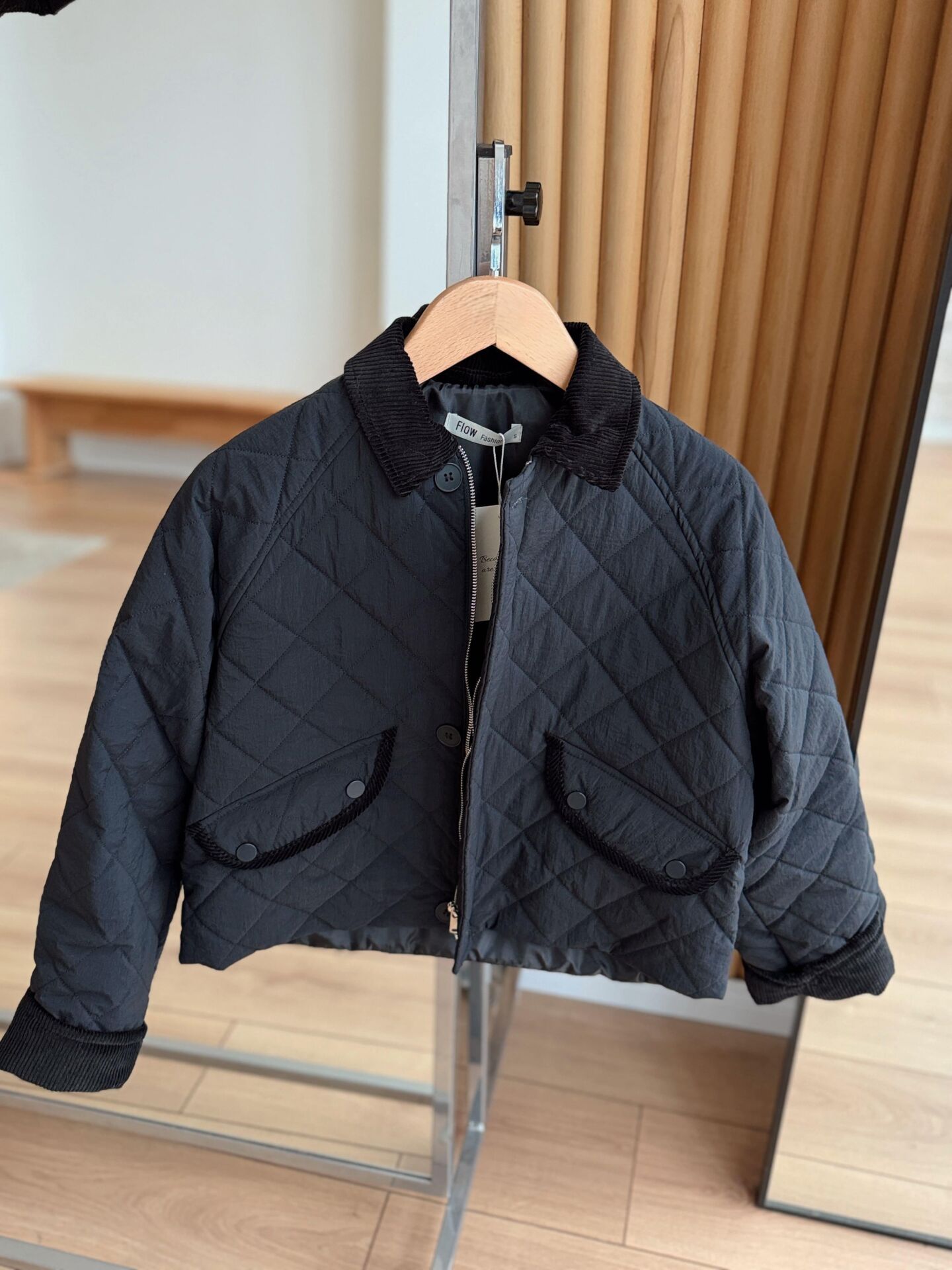 KADİFE DETAYLI KAPİTONE MONT - SİYAH