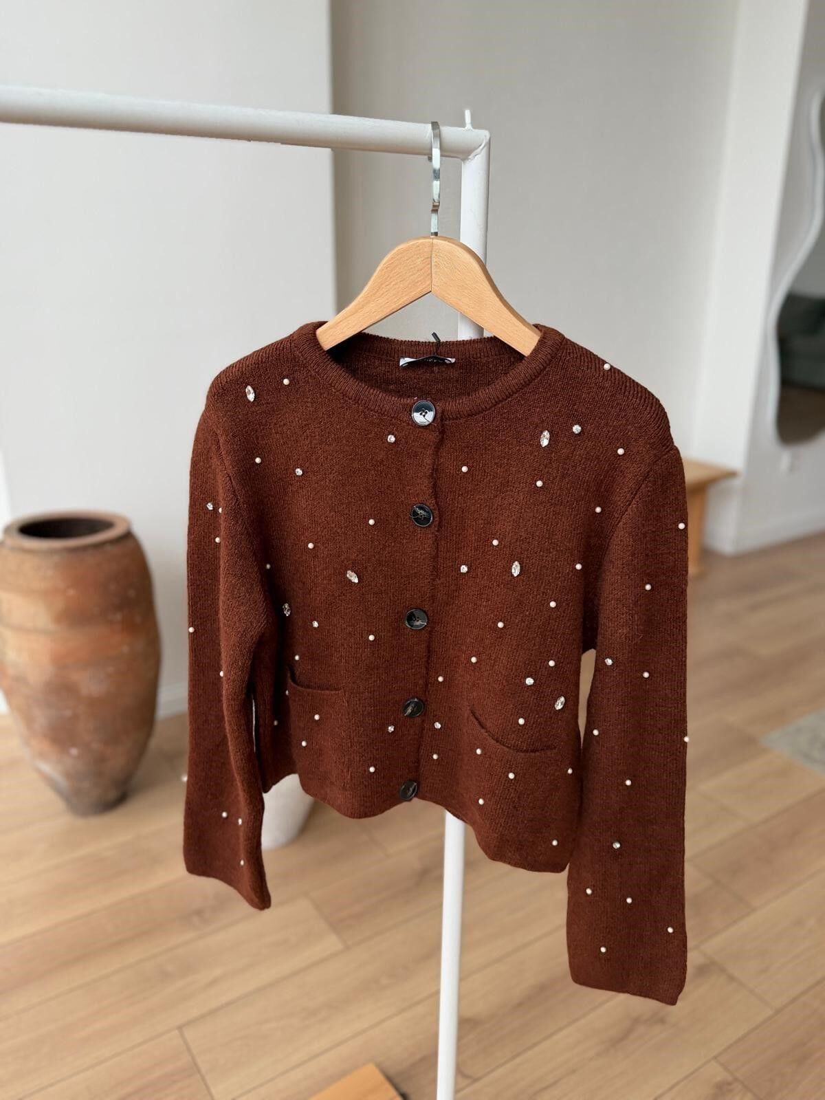 İNCİLİ TAŞLI HIRKA - MOCHA