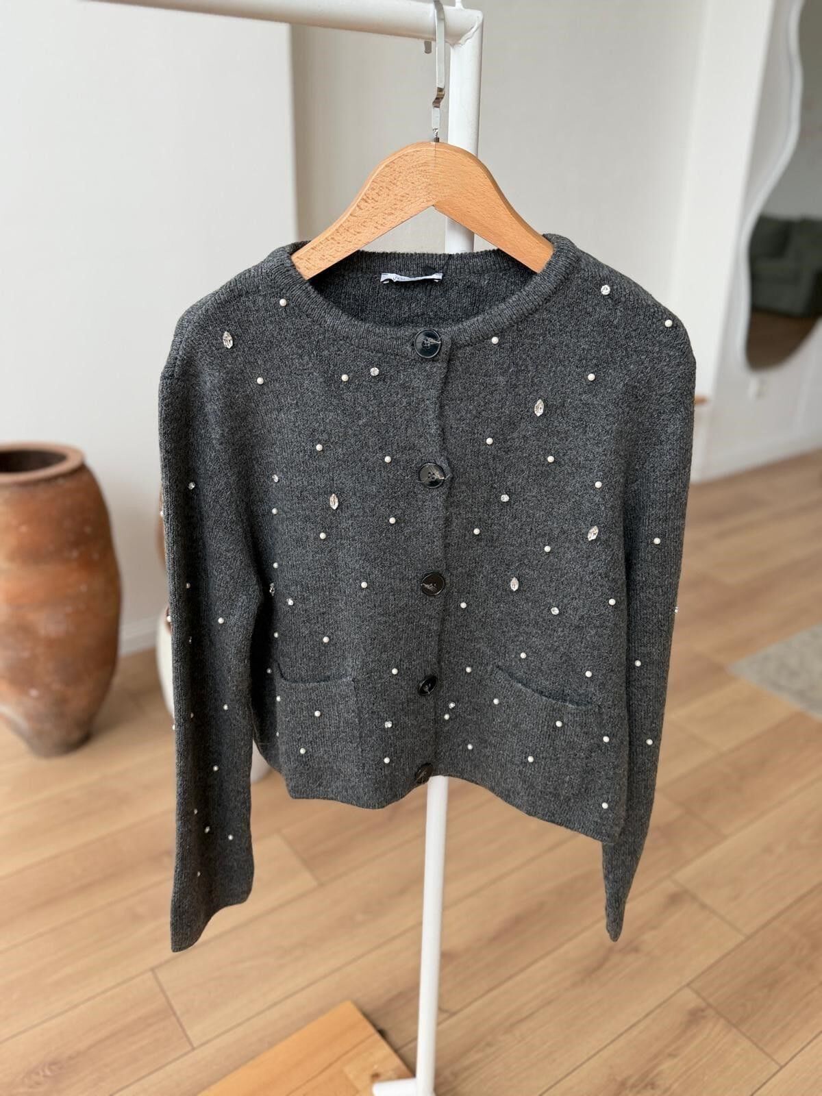 İNCİLİ TAŞLI HIRKA - ANTRASİT