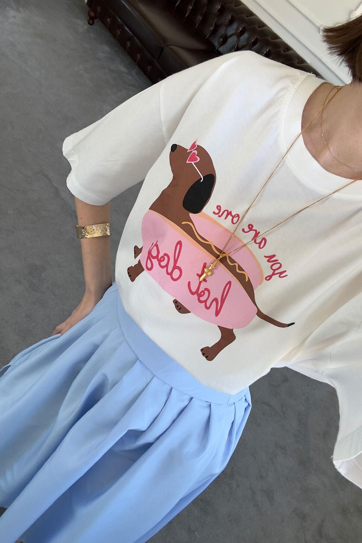 SOSİS KÖPEK BASKILI T-SHIRT - BEYAZ