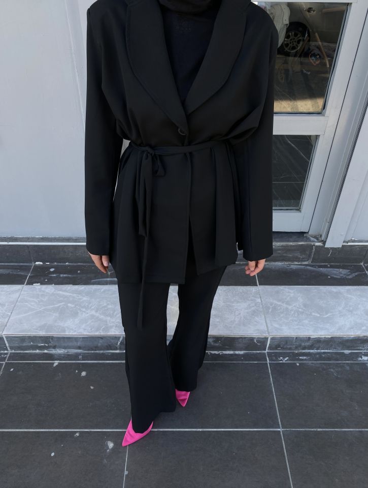 SİYAH KREP KUMAŞ OMUZLARI VATKALI TAKIM