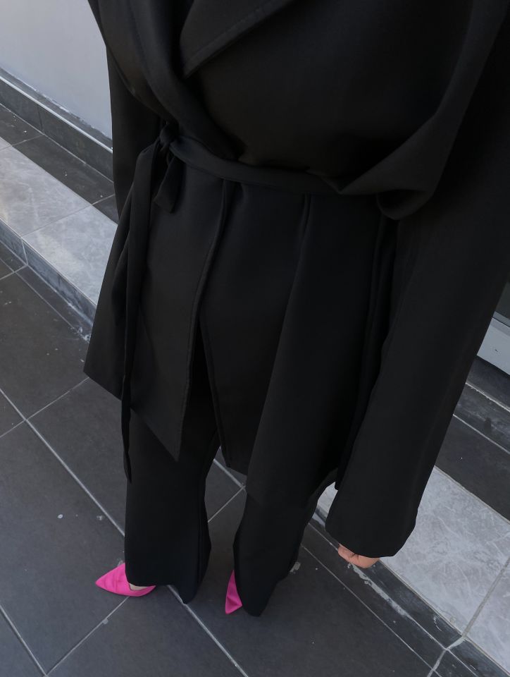 SİYAH KREP KUMAŞ OMUZLARI VATKALI TAKIM