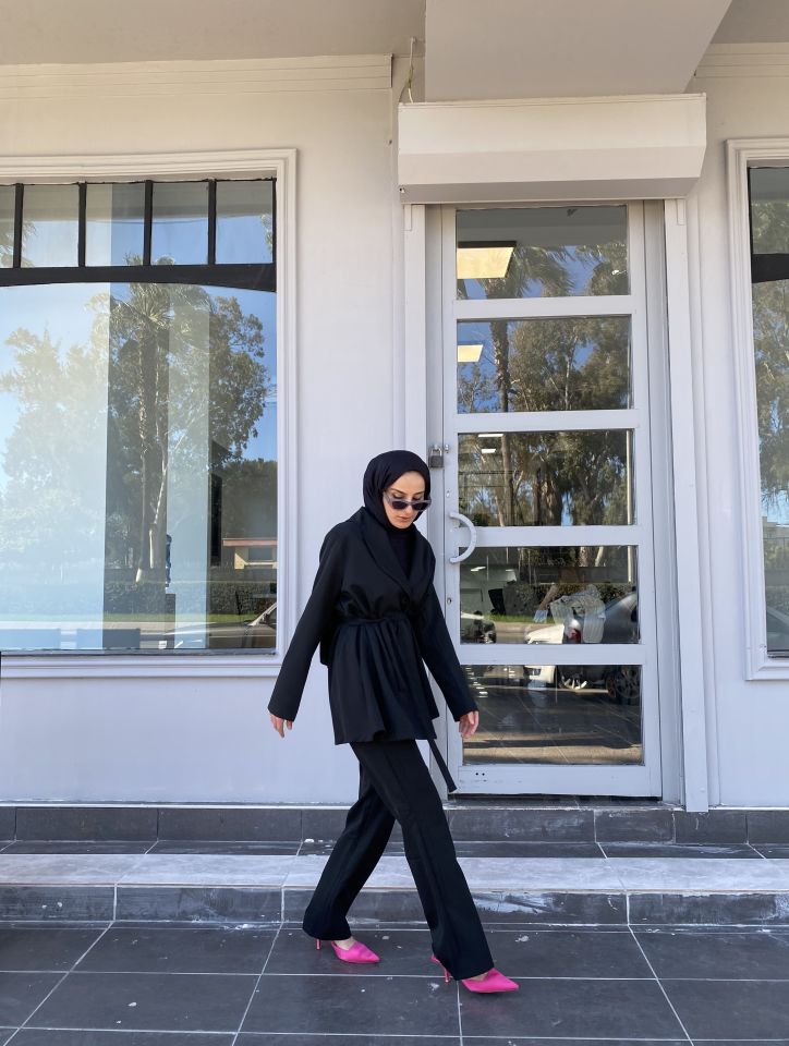 SİYAH KREP KUMAŞ OMUZLARI VATKALI TAKIM