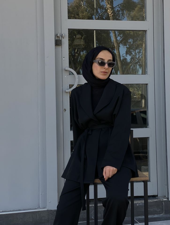 SİYAH KREP KUMAŞ OMUZLARI VATKALI TAKIM