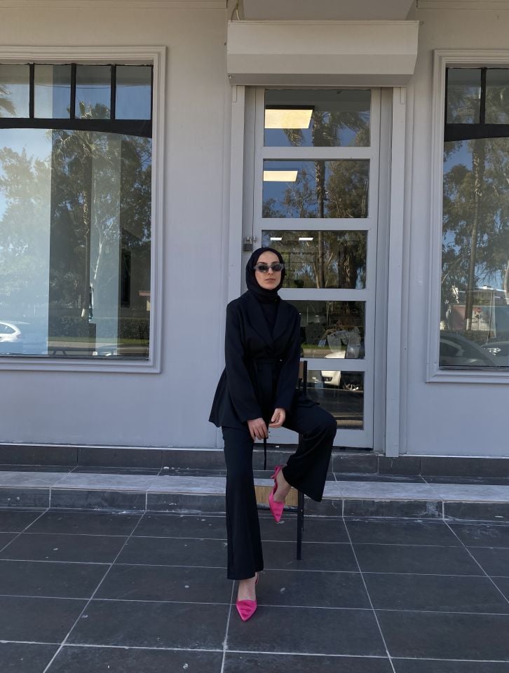 SİYAH KREP KUMAŞ OMUZLARI VATKALI TAKIM