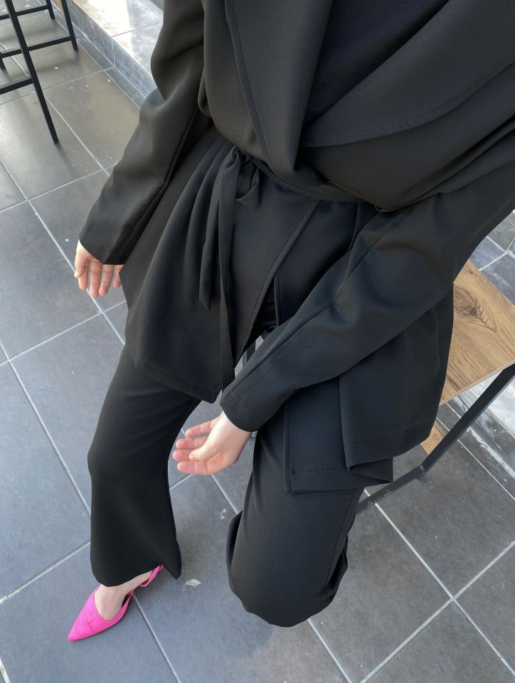 SİYAH KREP KUMAŞ OMUZLARI VATKALI TAKIM