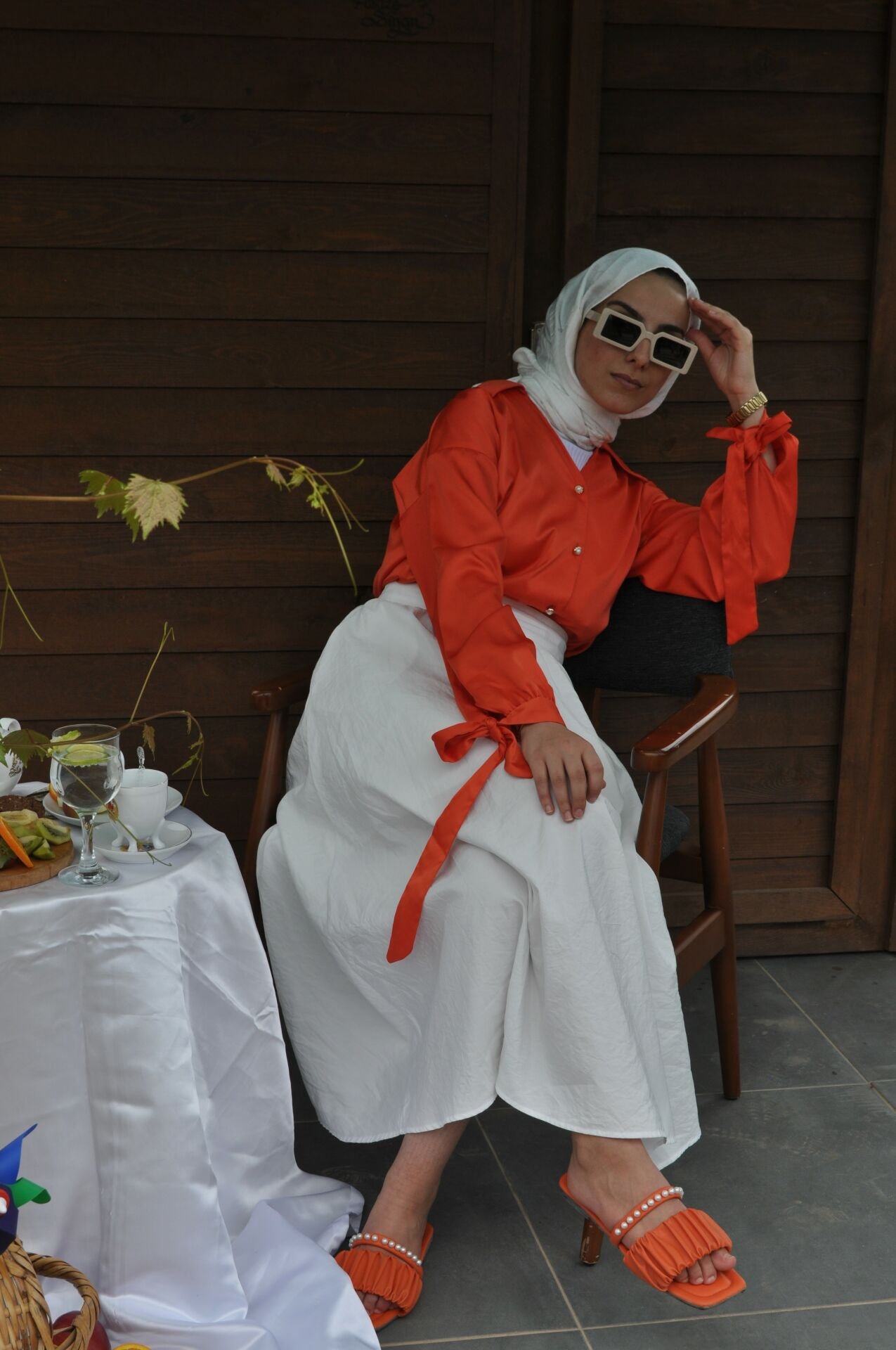 İNCİ DÜĞME DETAYLI TURUNCU SATEN GÖMLEK