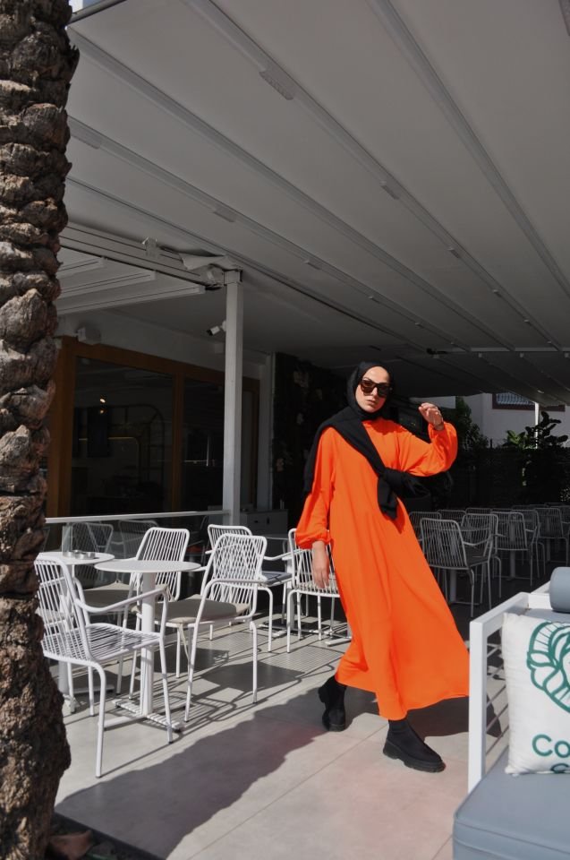 ORANJ KUŞAKLI BASIC ELBİSE