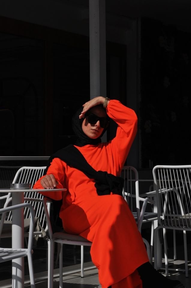 ORANJ KUŞAKLI BASIC ELBİSE