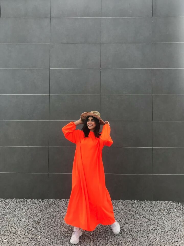 ORANJ KUŞAKLI BASIC ELBİSE
